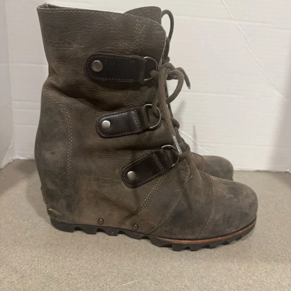 Sorel Women’s Joan Of Arctic Leather Waterproof Wedge Lace Up Booties Size 8